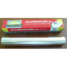 Kleine Rollen aus Aluminiumfolie für die Küche